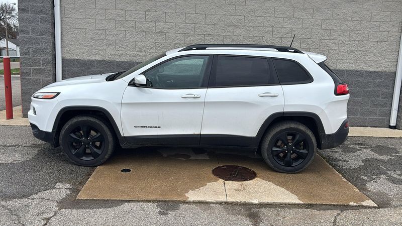 2016 Jeep Cherokee AltitudeImage 2