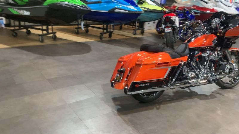 Used 2022 Harley-Davidson Road Glide CVO Road Glide Image 9