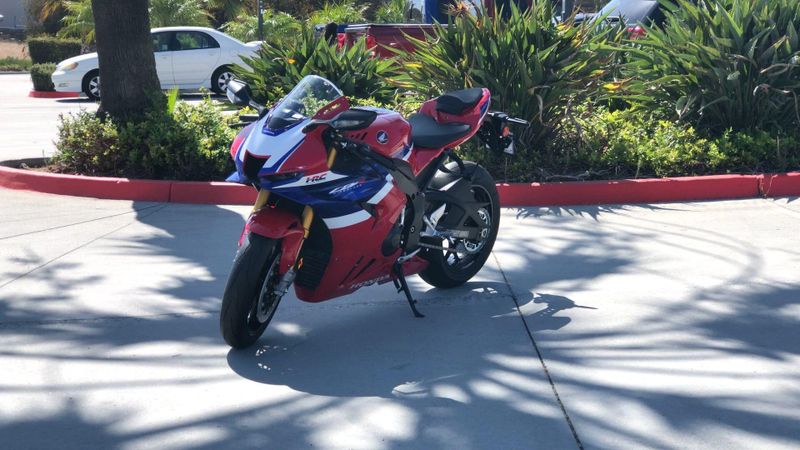 New 2026 Honda CBR1000RR-R FIREBLADE SP Image 5