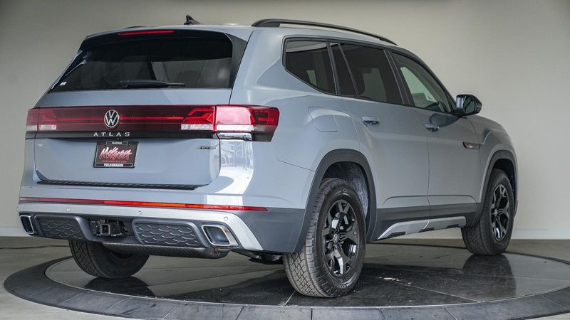 New 2025 Volkswagen Atlas 2.0T Peak EditionImage 4