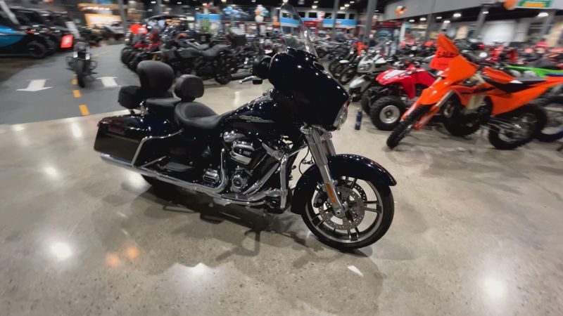 Used 2019 Harley-Davidson STREET GLIDE Image 2