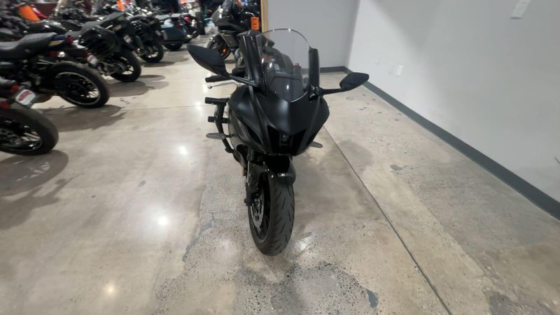 Used 2025 Yamaha YZF-R7 Image 5