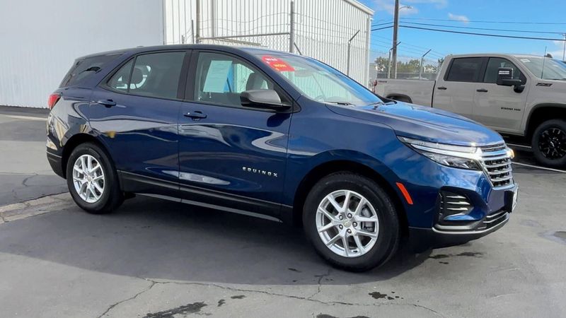 Used 2022 Chevrolet Equinox LSImage 3