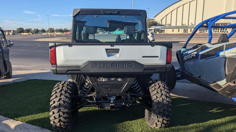 2025 POLARIS RANGER CREW XD 1500 NORTHSTAR EDITION ULTIMATE GHOST WHITE METALLIC SMOKE in a GHOST WHITE METALLIC SMOKE exterior color. Family PowerSports (877) 886-1997 familypowersports.com 