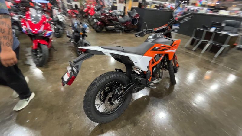 New 2026 KTM 390 ENDURO R Image 8