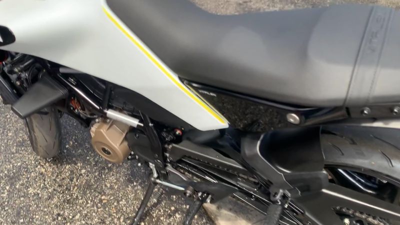 Used 2024 Husqvarna VITPILEN 401 Image 3