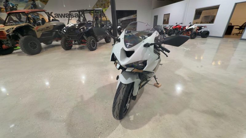 New 2026 Kawasaki NINJA ZX-6R ABS Image 3