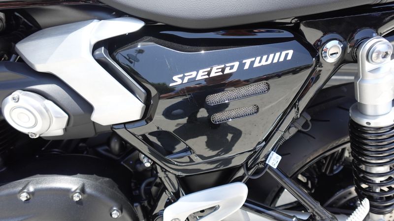 New 2025 Triumph Speed Twin 1200 