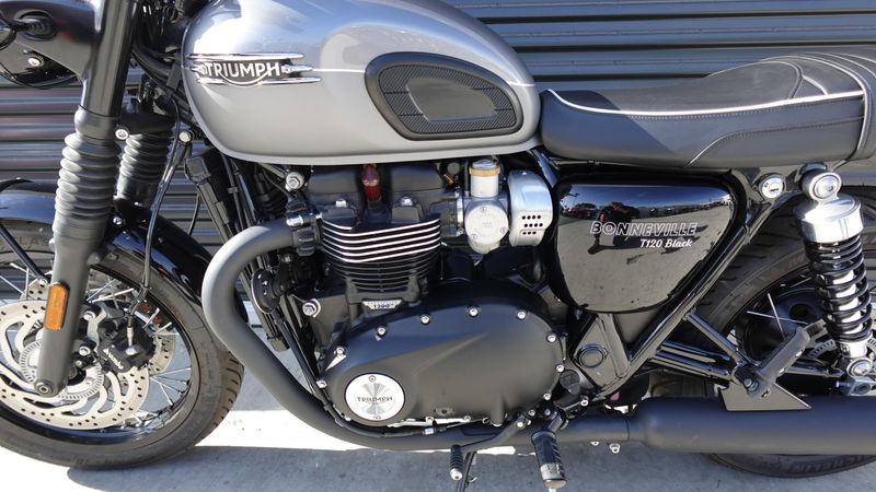 2025 Triumph Bonneville T120 Black 