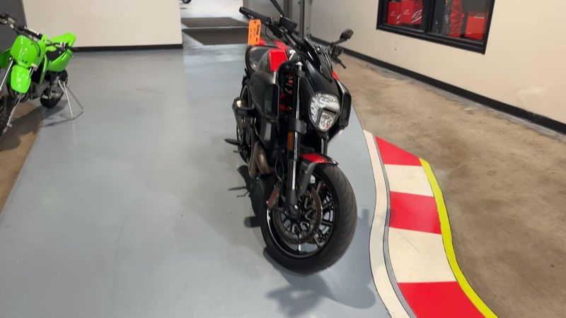 2015 Ducati Diavel Image 3