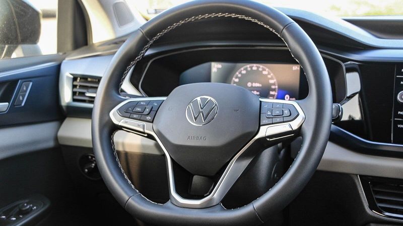 2022 Volkswagen Taos 1.5T SEImage 16