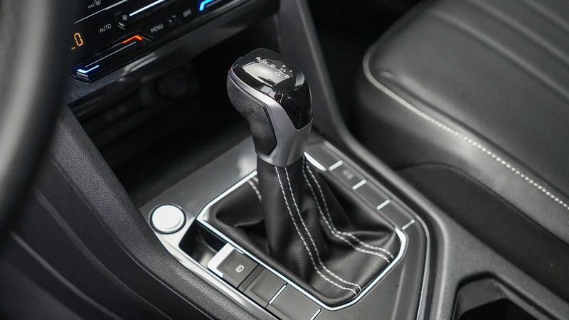 2022 Volkswagen Tiguan 2.0T SEImage 19