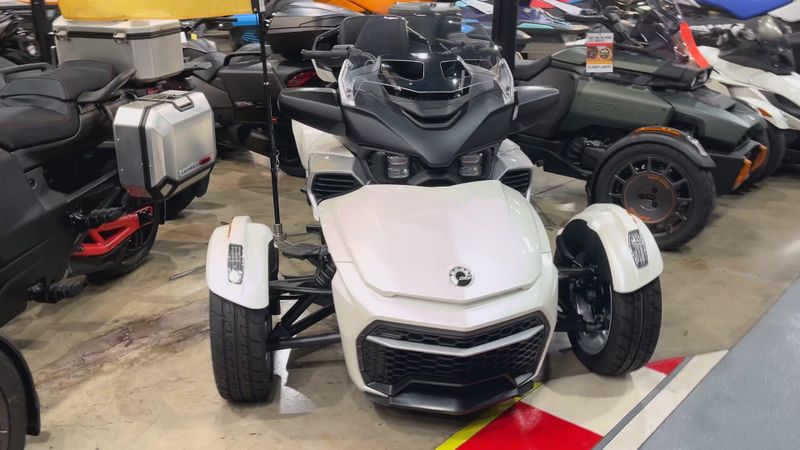 New 2026 Can-Am SPYDER F3 LIMITED (SE6) Image 6