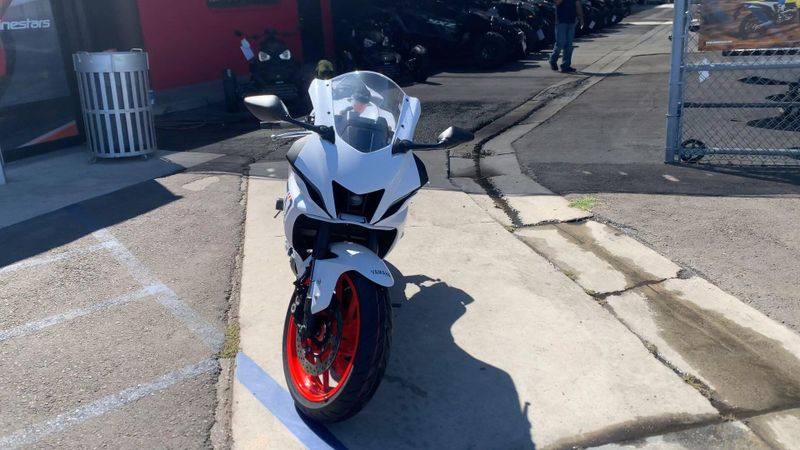 Used 2023 Yamaha YZF-R7 CA Image 7