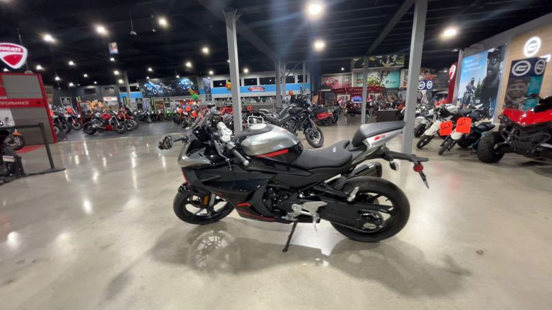 2025 CFMOTO 450SS Image 5
