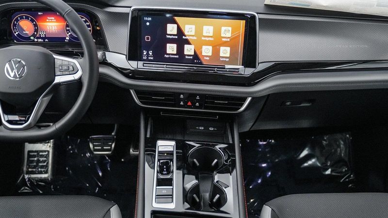 New 2025 Volkswagen Atlas 2.0T Peak EditionImage 13