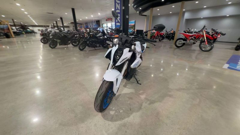 Used 2023 Suzuki GSX-8S  in a WHITE exterior color. Victorville Del Amo Motorsports 760-241-7387 delamomotorsportsofvictorville.com 
