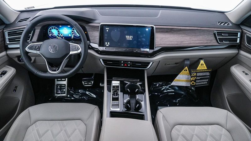 2025 Volkswagen Atlas 2.0T SEL Premium R-LineImage 13