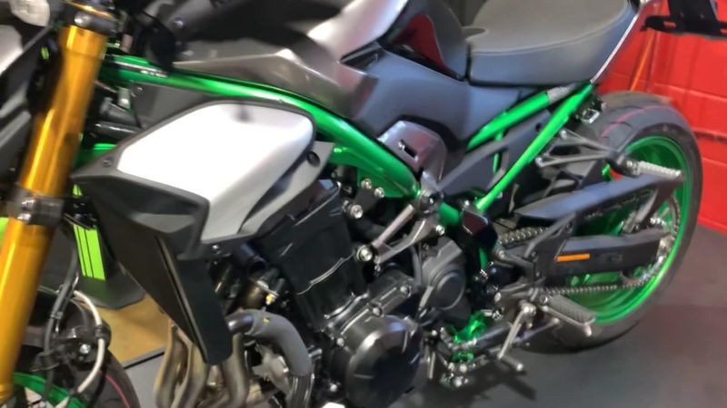 New 2025 Kawasaki Z900 SE ABS Image 4