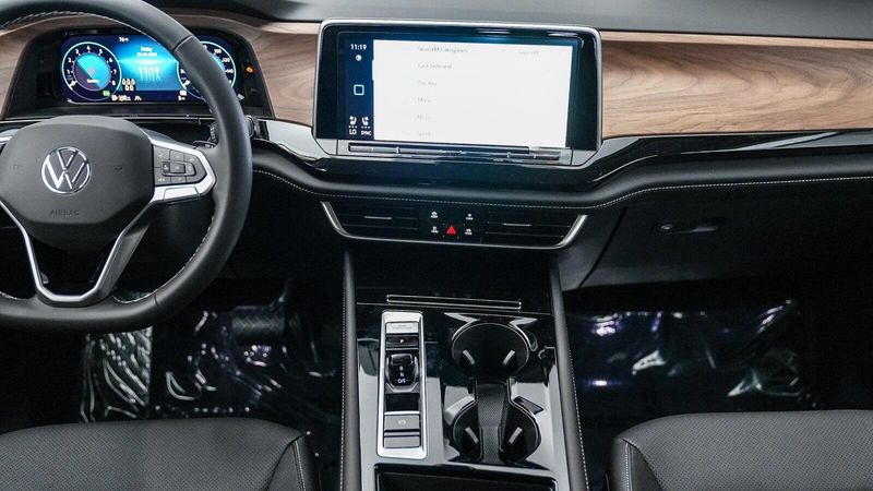 New 2025 Volkswagen Atlas 2.0T SE w/TechnologyImage 14