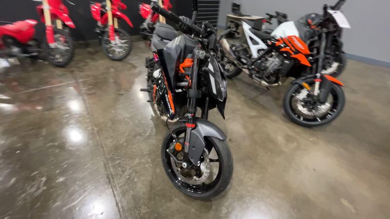 New 2026 KTM 390 DUKE Image 2