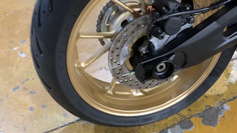 New 2025 Yamaha XSR700 Image 2