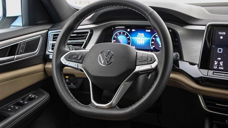 2025 Volkswagen Atlas Cross Sport 2.0T SEImage 17