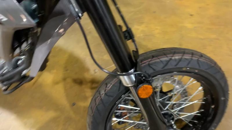New 2025 Kawasaki KLX 300SM Image 6