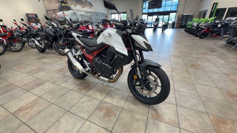 New 2025 Honda CB750 HORNET Image 6