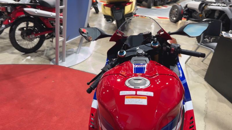 New 2025 Honda CBR1000RR-R FIREBLADE SP Image 2