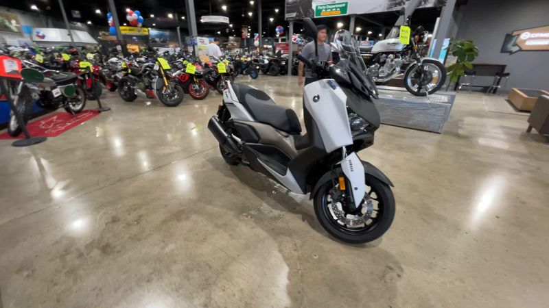 Used 2023 Yamaha Xmax Image 2