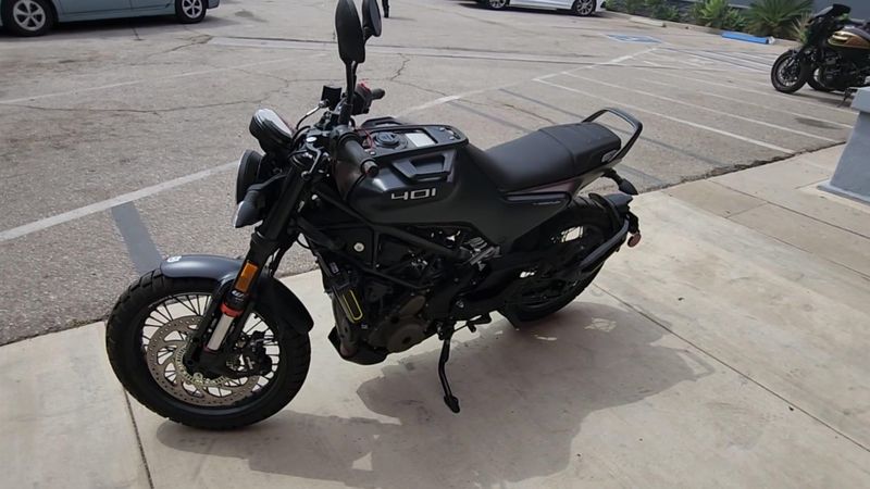 Used 2023 Husqvarna SVARTPILEN 401 Image 8