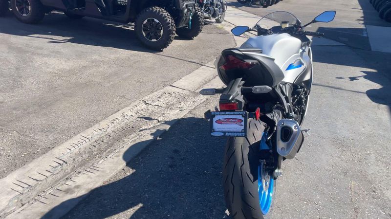New 2027 Kawasaki NINJA ZX-6R Image 3