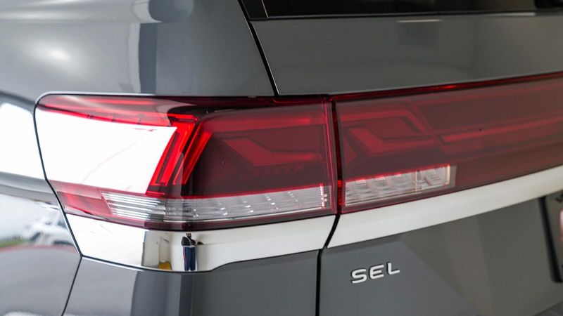 New 2025 Volkswagen Atlas 2.0T SEL Premium R-LineImage 10