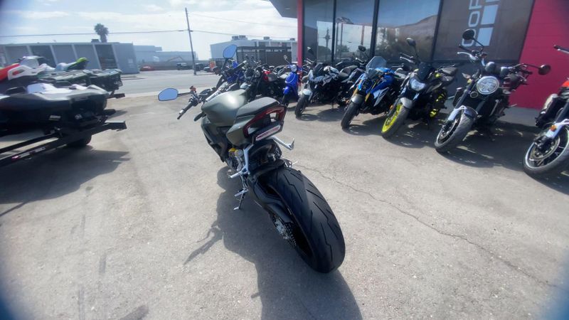 Used 2025 Ducati STREETFIGHTER V2 Image 3