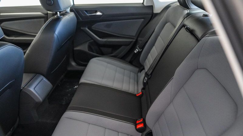 New 2025 Volkswagen Jetta 1.5T SEImage 18
