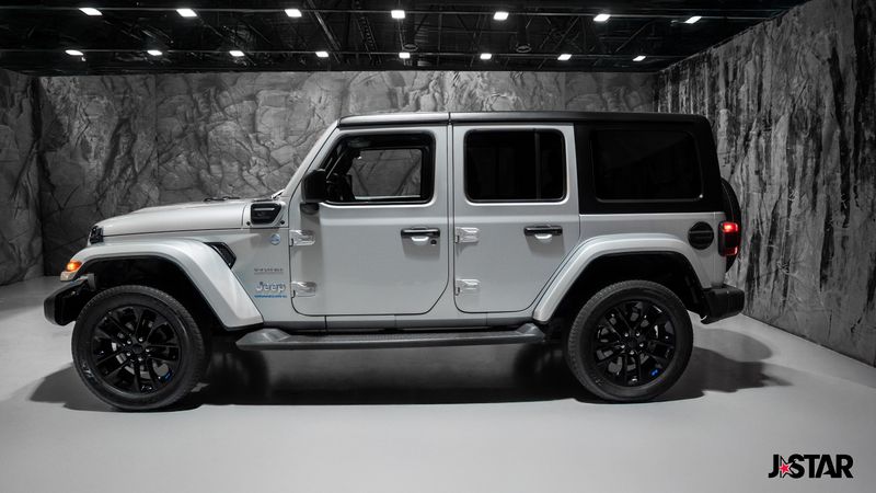 2023 Jeep Wrangler Sahara 4xe photo 25