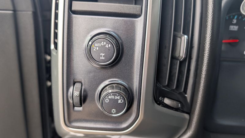 Used 2018 Chevrolet Silverado 1500 LTImage 17