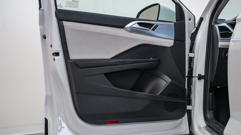 New 2025 Volkswagen Taos 1.5T SEImage 21