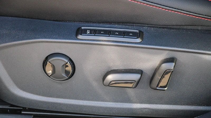 New 2025 Volkswagen Jetta GLI 2.0T AutobahnImage 21