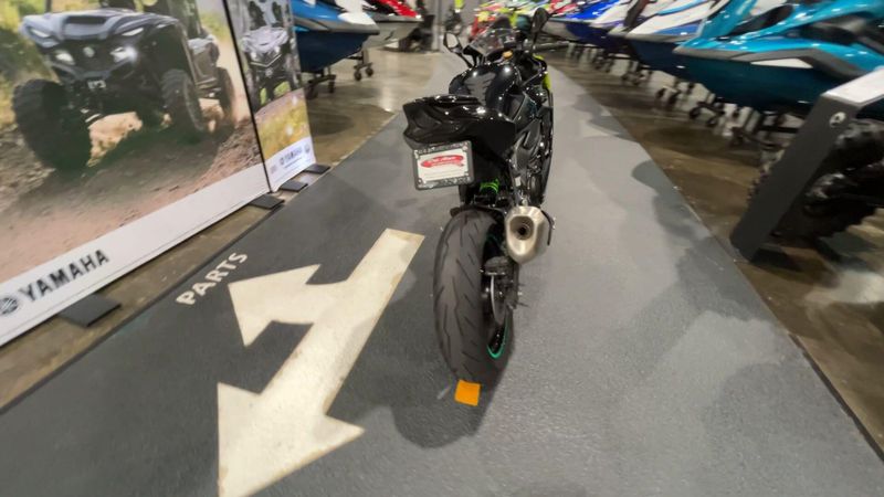 Used 2024 Kawasaki NINJA ZX-4RR Image 7