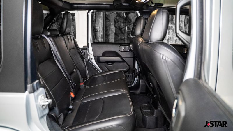 2023 Jeep Wrangler Sahara 4xe photo 16