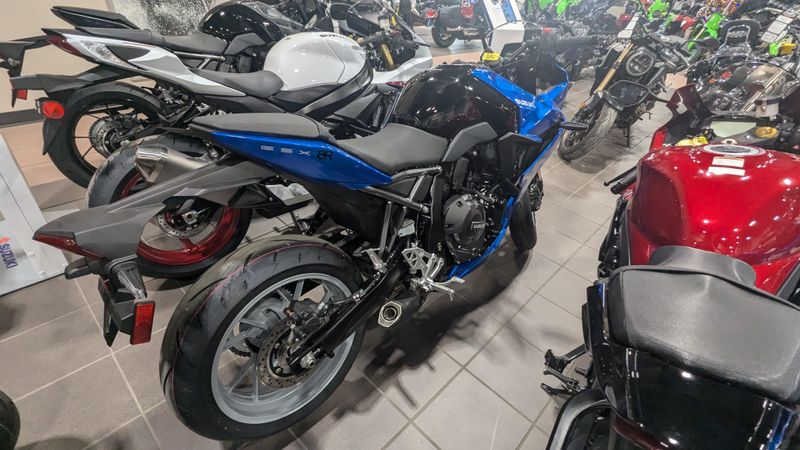 2025 Suzuki GSXS 8RImage 4