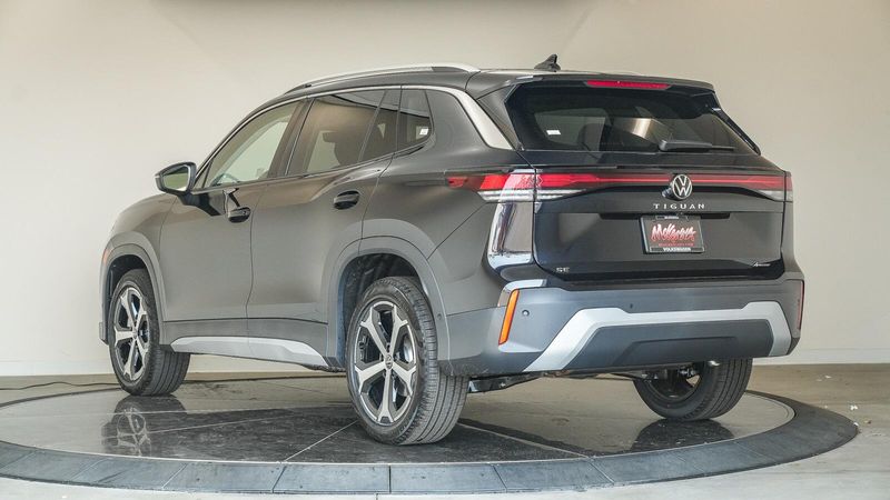 New 2025 Volkswagen Tiguan 2.0T SEImage 2