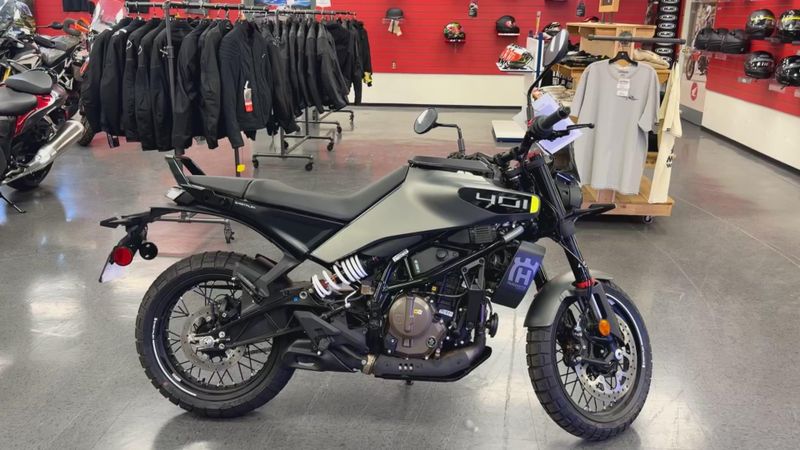 New 2024 Husqvarna SVARTPILEN 401 Image 5