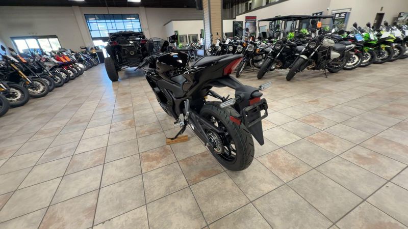 New 2026 Yamaha YZF-R3 ABS Image 7