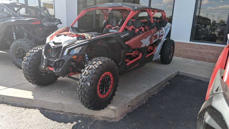 2025 Can-Am MAVERICK MAX XDS 64 TURBO RR FIERY RED AND HYPER SILVERImage 3