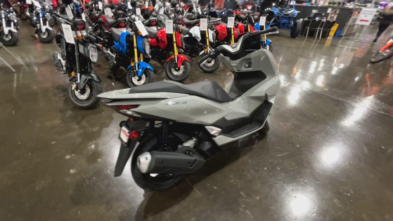 2025 Honda PCX Image 8