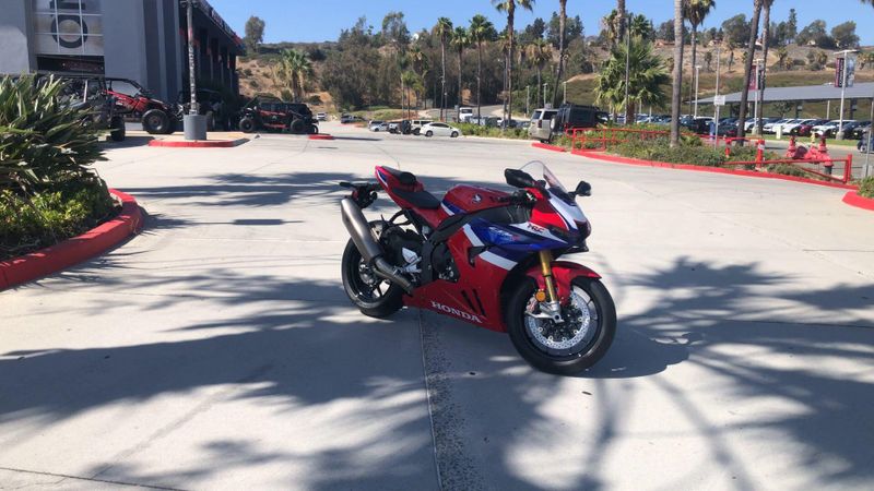 New 2026 Honda CBR1000RR-R FIREBLADE SP Image 3