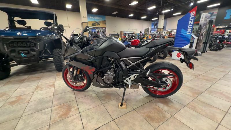 New 2027 Suzuki GSX-8R Image 6